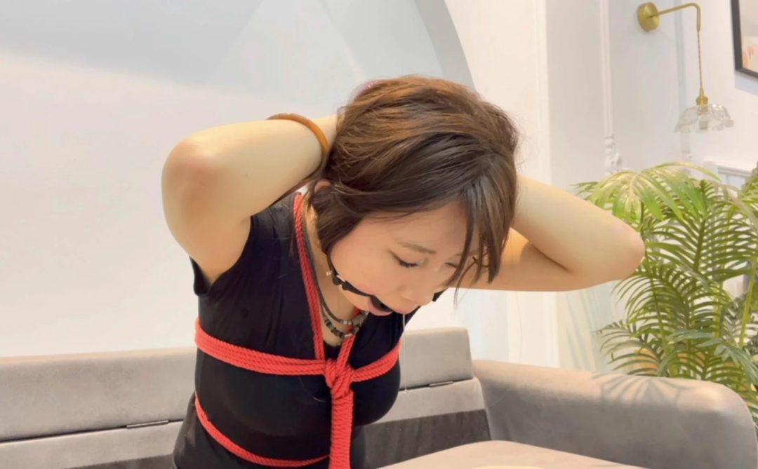 小陈的坐缚+口球，口水留个不停，感谢同好的定拍，破了那些黑子的传言~-5