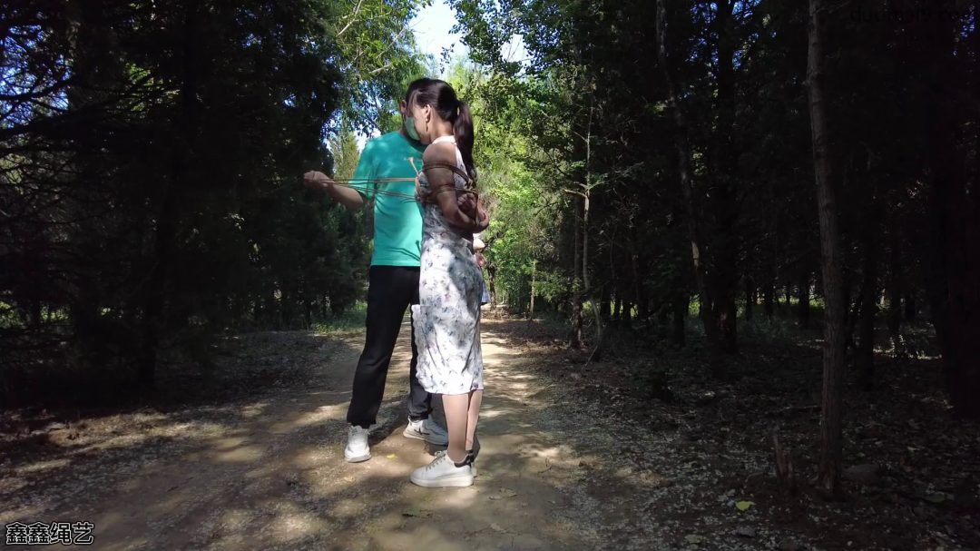 带着她们去户外踏青-3