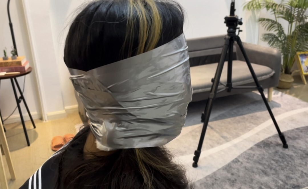 【小雨】【招模特】新模小雨，刚成年的女生，很喜欢捆绑与束缚，挣扎也很到位，那就老套路，胶带先来一波~-7