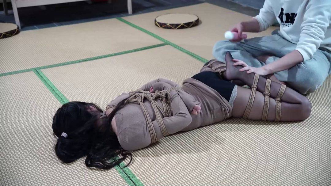 分腿驷马，肌肉贴封嘴，跪吊-3