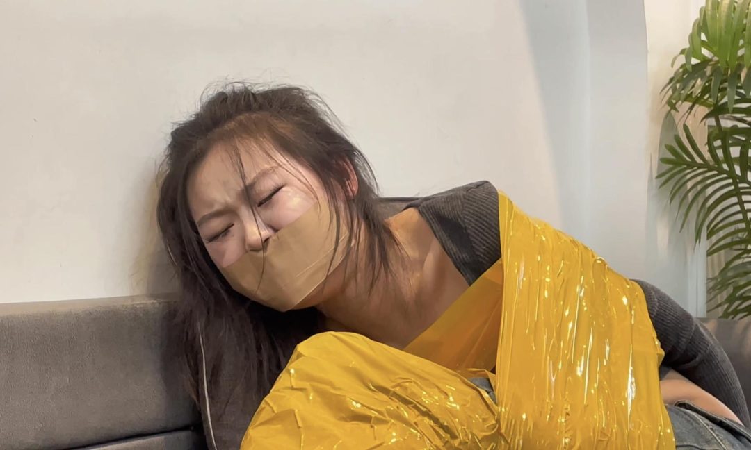 白袜与黄色胶带，严实地封嘴~-6