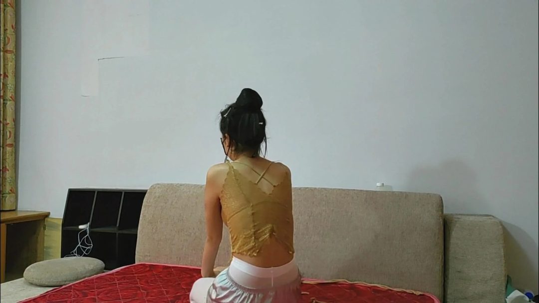 空姐嘉宝白丝袜狗爬挣扎-2