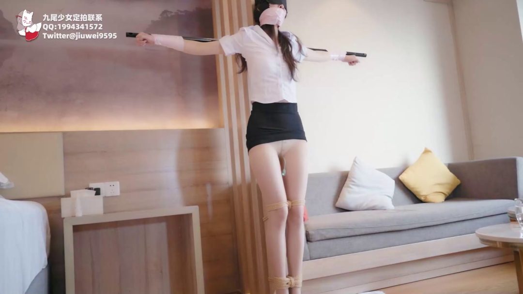 定拍高傲肉丝美腿女boss眼镜娘，惨遭拘束捆绑凌辱，十字捆绑+大字捆绑-2