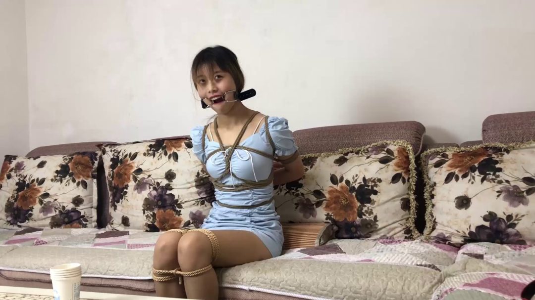 大嘴女孩丹然的捆绑体验 口枷堵嘴-5