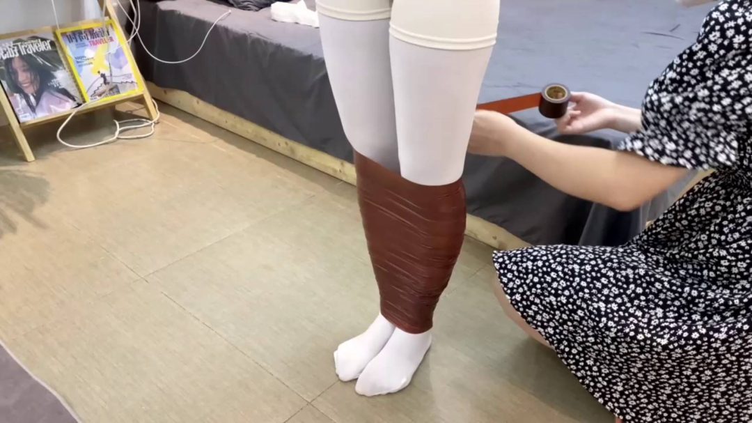 白色全身丝袜，与棕色胶带的全包-2