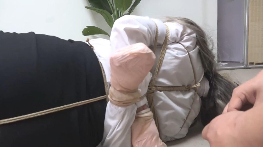 king定拍《did 美女侧写师02》 美女被机关设计定身炸弹 求救不成反而被加固拘束~-3