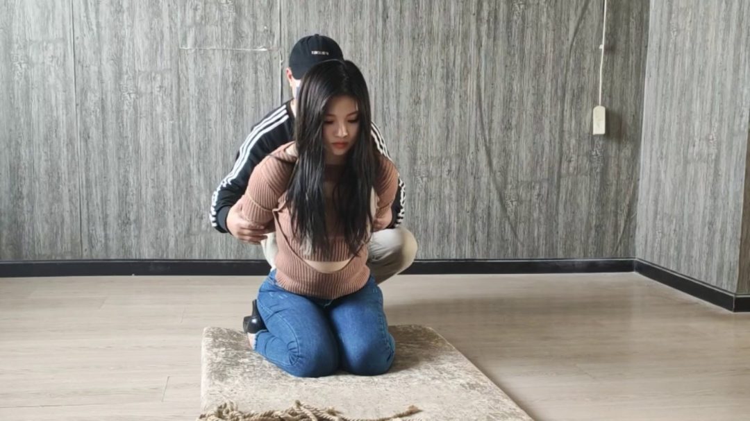 定拍反扭捆绑清纯靓丽美女小琛-7