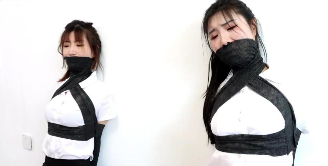 king剧情定拍！《黑丝与白丝的白领囚禁01》2位性感丝袜美女被装箱绑架 性感白领互相帮助逃跑 丝袜美腿被控制玩弄-9