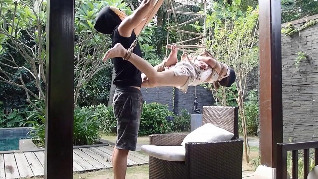 泳池别墅里的紧缚-7