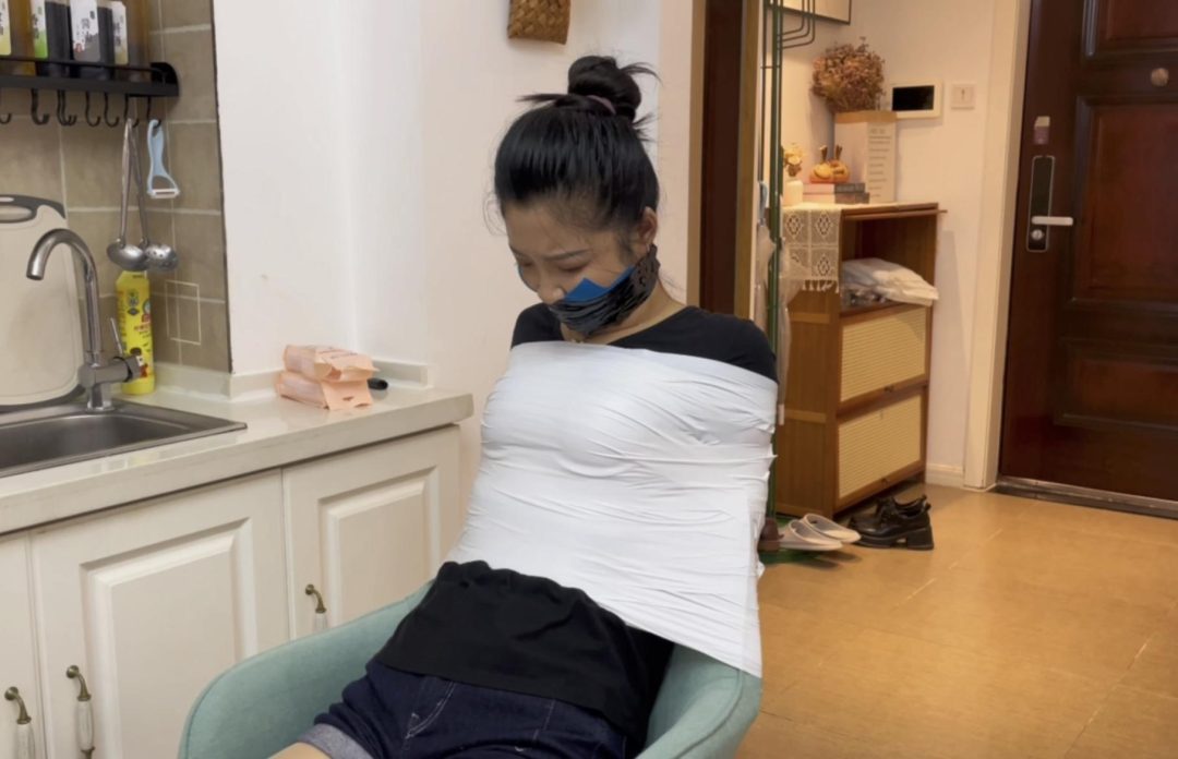 【小橙】椅子上，光坐着舒服，可不行-8