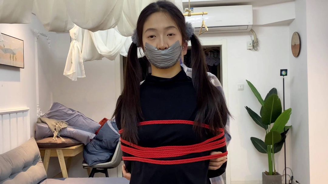 小鱼的驷马紧缚，银色胶带贴起来-4