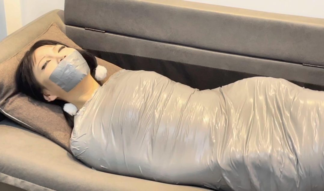 【小鹿】又到了，小鹿的胶带木乃伊时间-6