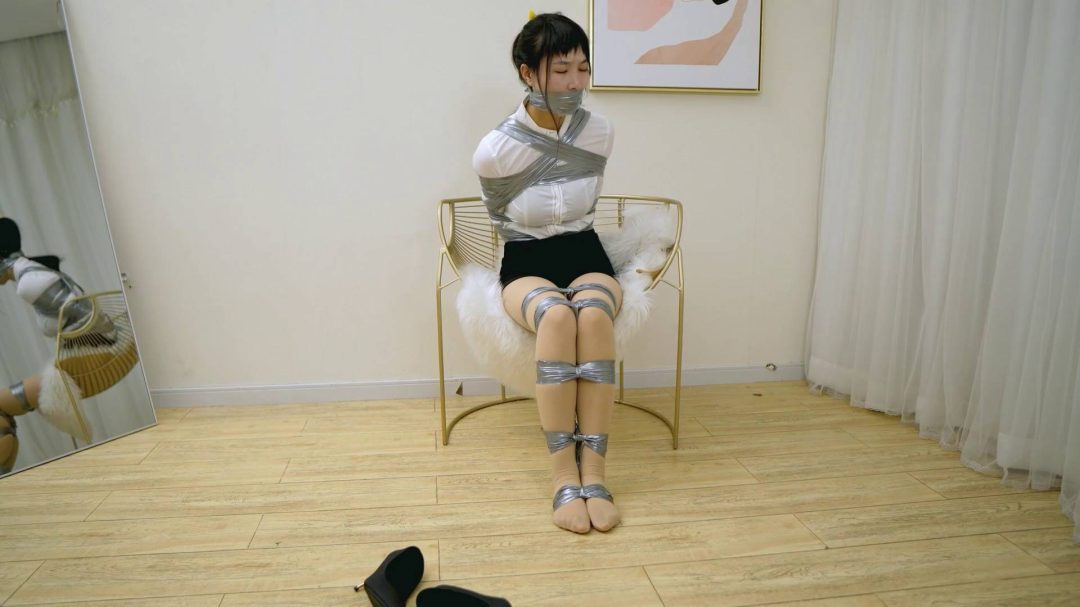 OL银色胶布紧缚-7