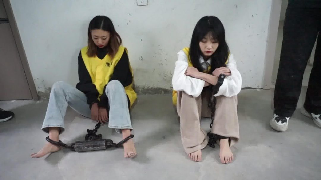 悲情教师 手铐 脚铐 赤脚 裸足 结绳而治 中式五花-7
