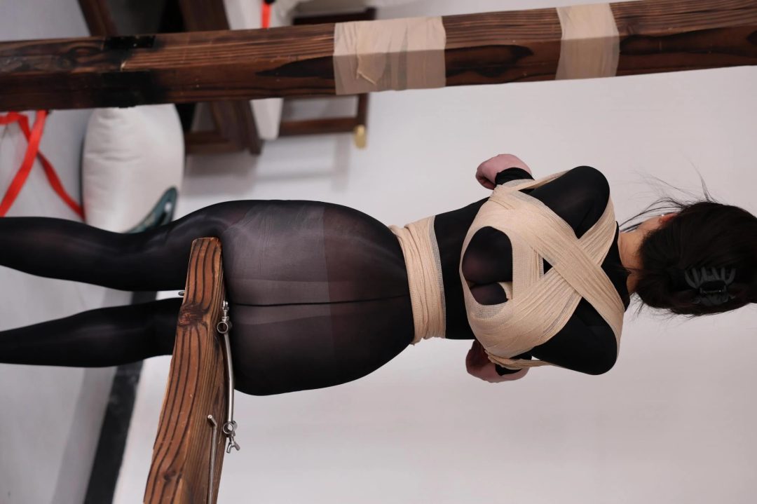 把美女安装在柱子上！-2