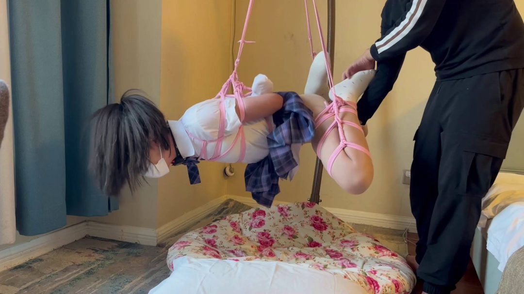 伪娘小恶魔堵嘴吊缚电击项圈-3