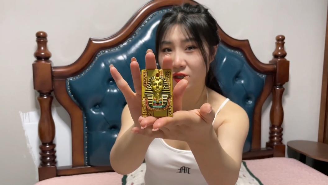 king定拍《美女直播的木乃伊诅咒 上》主播美女介绍埃及文物 但没想到文物是带诅咒的 身体被洁白的绷带包裹成埃及木乃伊~-2