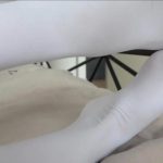 king定拍《白丝内衣囚禁 上》欧美挣扎风格白丝美女手指脚趾被捆绑 折叠美腿密集龟缚甲室内逃跑！