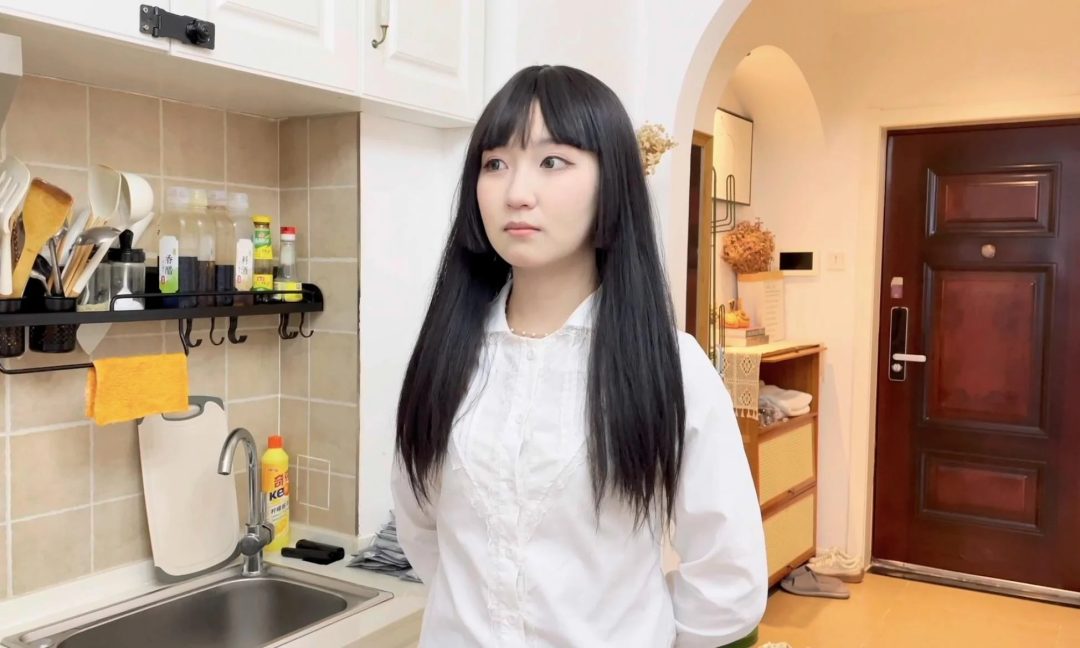 【小怀】 新模小怀，明星像的模特，挣扎程度也很不错，黑丝美腿尽显无疑-1