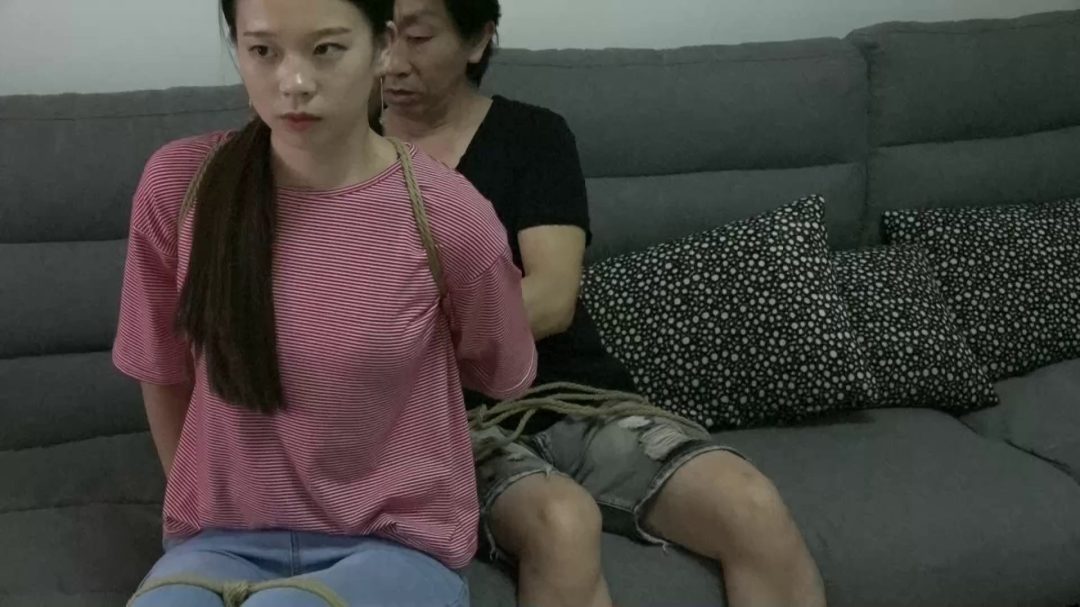 定拍新模夏天初次捆绑实录-7