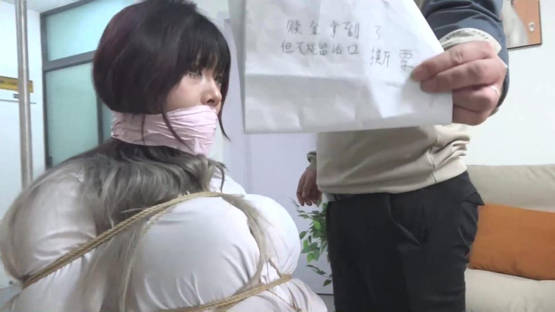 king定拍《did美女侧写师01》 美女袜子堵嘴 手部棉袜包裹 爆弹囚禁 被撕票恐吓玩弄did~-6