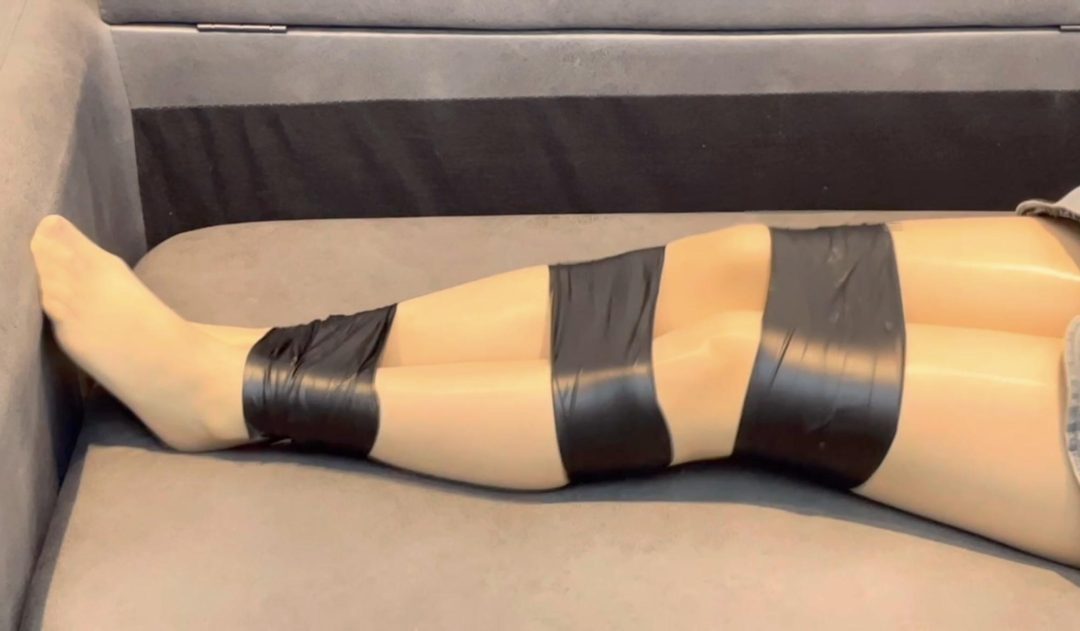 【小R】新模小R，很纯真的模特，表演力也很在线，胶带捆绑+封嘴，先来一波-5