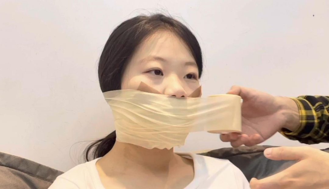 【小R】小R的按摩体验，肉丝+三种封嘴胶带，自己贴，自己享受-5