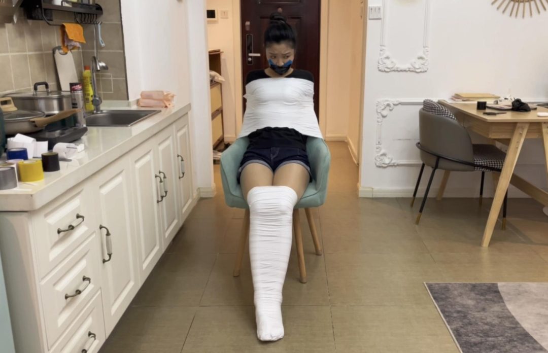 【小橙】椅子上，光坐着舒服，可不行-12