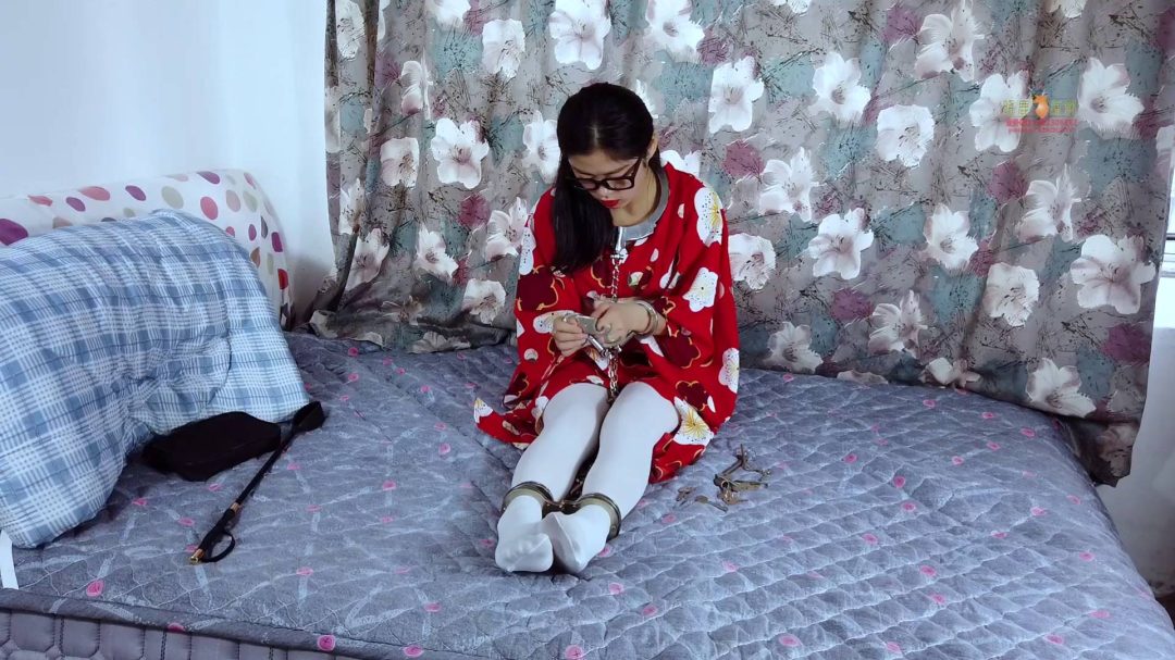 日本妻百岛盒子 百岛在家服侍丈夫,不小心弄伤了丈夫,脾气暴躁的丈夫决定好好惩罚百岛-5