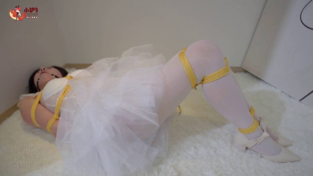 想拿走女神的丝袜，结果？-6