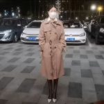 菲冬日外出……是冬日寒冷令其颤抖吗