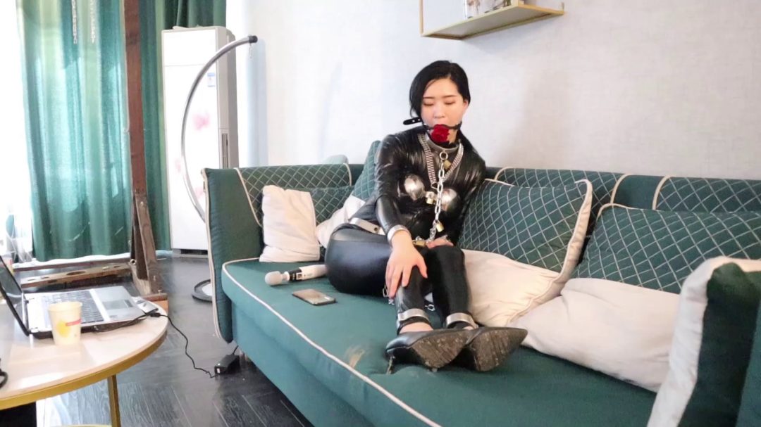 私奴圈养日常（上集） 实拍真实私奴的日常生活-4