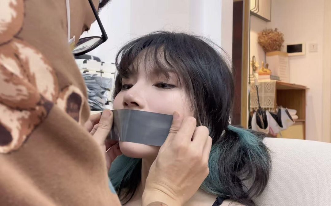 浅灰色胶带，与黑丝的搭配-1