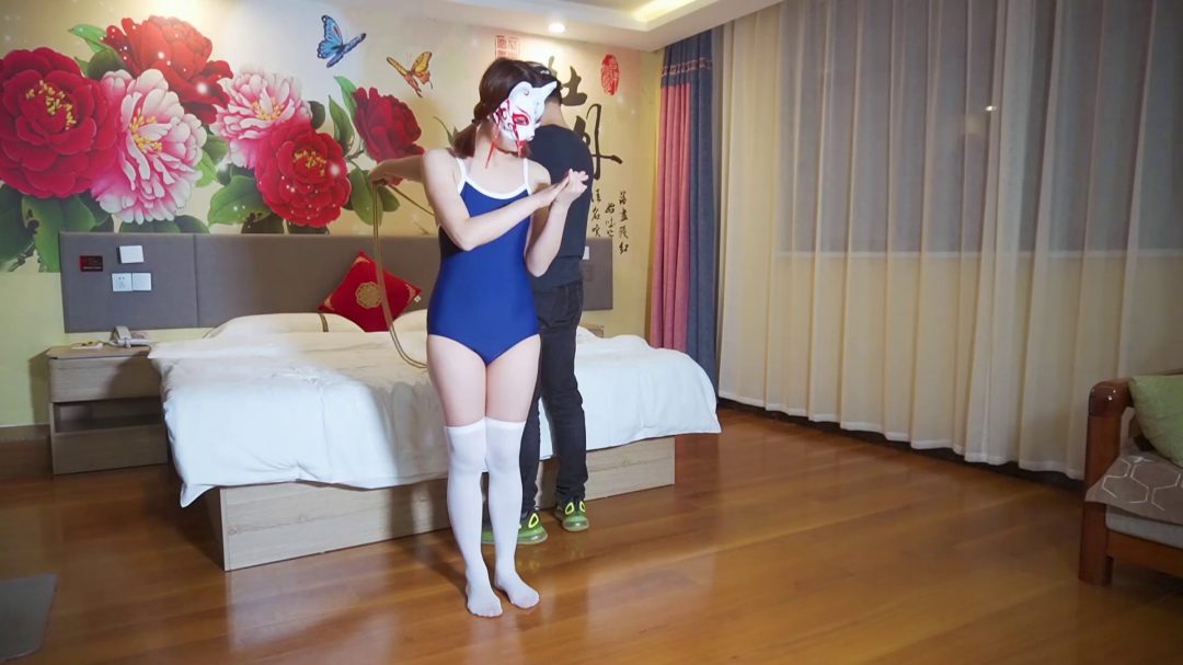 新人素人小小白丝泳衣 小姑娘第一次的全纪录 玩脚 挠痒 最后强制接受-1