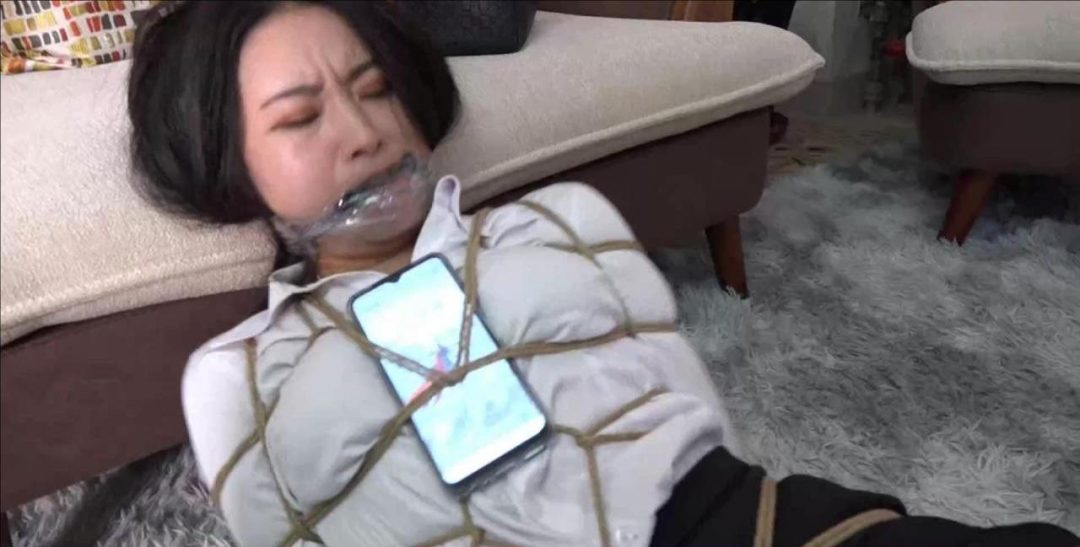 king定拍《神秘游戏02》黑丝白领捆绑被威胁 定时绑身 性感美人奋力挣扎！-4