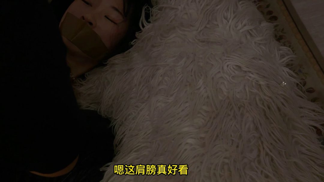 网贷陷阱 美腿玉足少女被胶带堵嘴挣扎尖叫-3