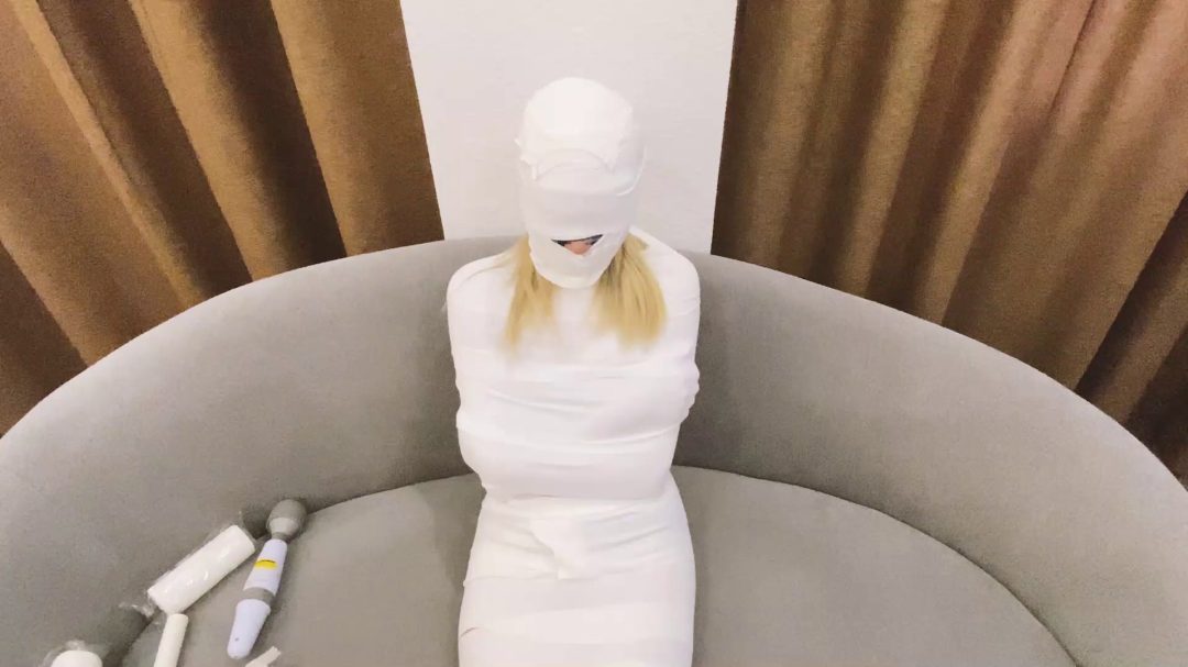 御萝双修的174大长腿月月。白色绷带+胶带拘束-5