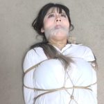 king定拍《did 美女侧写师02》 美女被机关设计定身炸弹 求救不成反而被加固拘束~