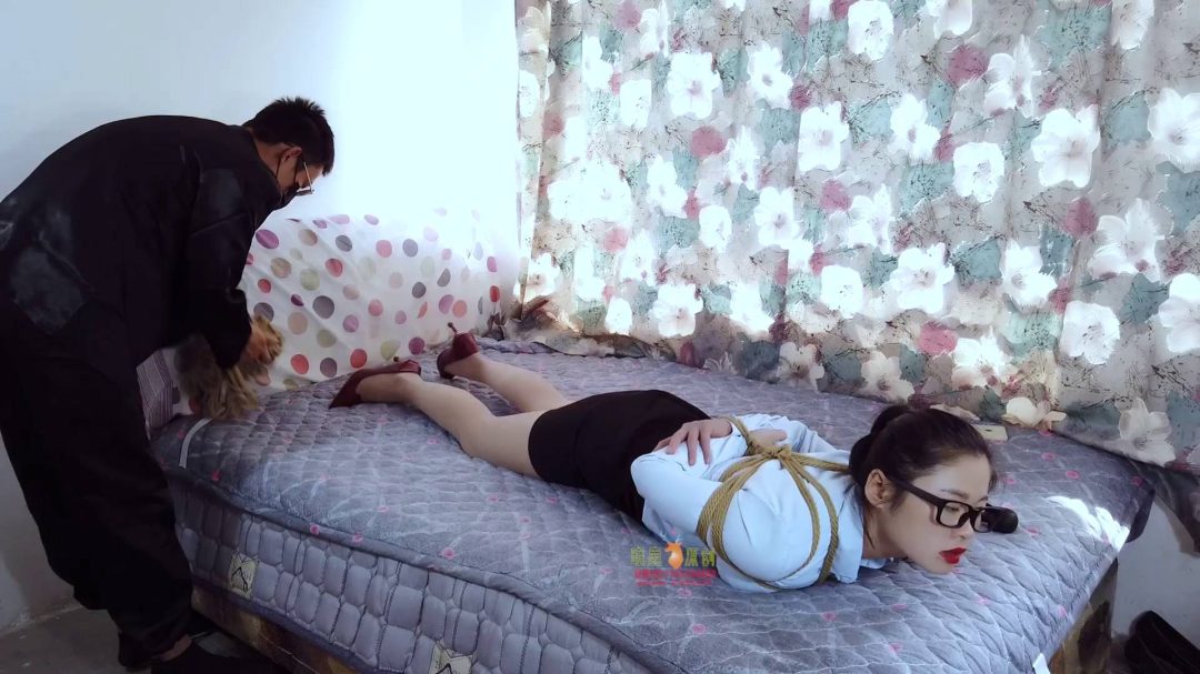 露露迟到的秘书-3