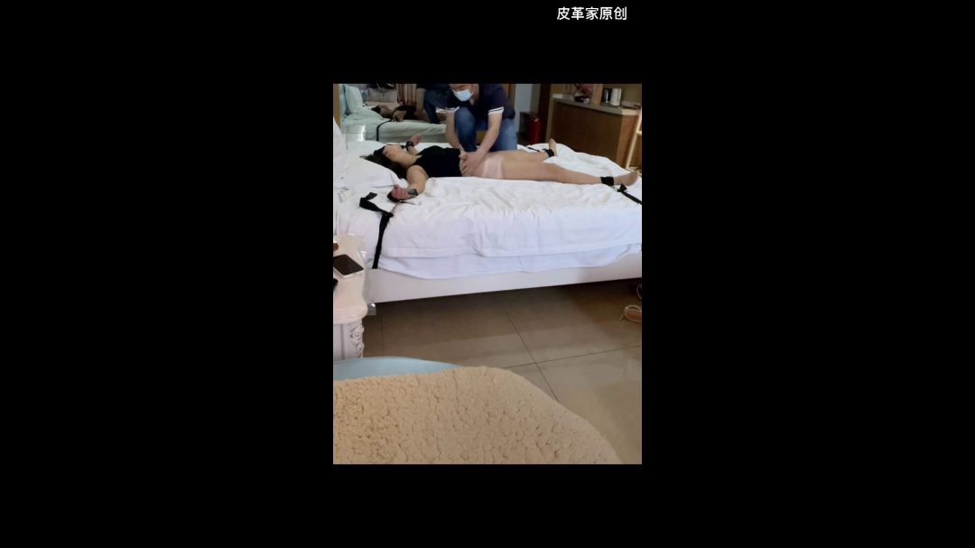 大家最喜欢的文静小师妹第二部来了 驷马束缚 挣扎 大字束缚 乳胶头套-7