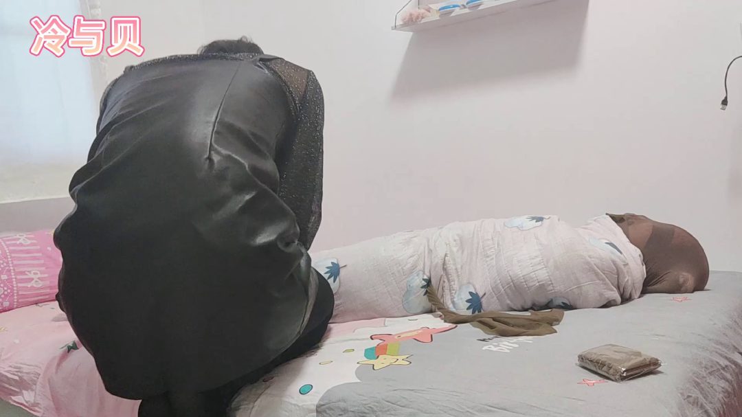 丝袜捆绑+棉被包裹+丝袜驷马放置-6