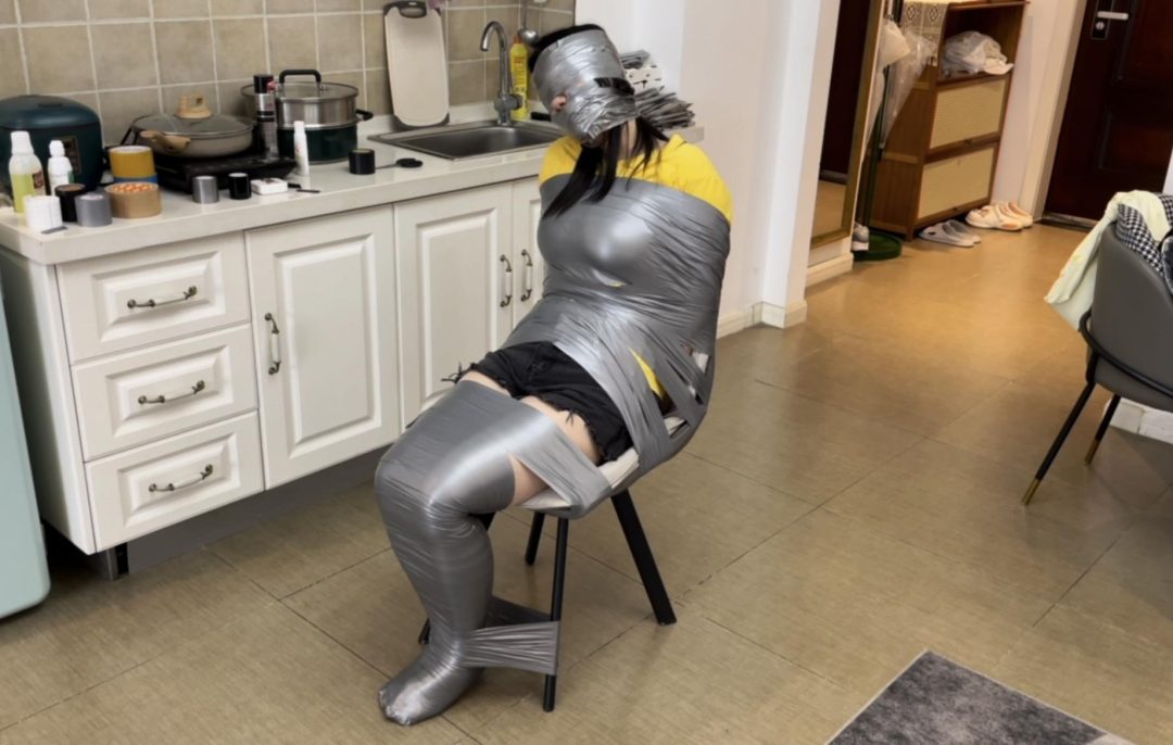 【小沐】银色胶带的椅子缚-7