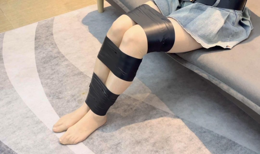 【小R】新模小R，很纯真的模特，表演力也很在线，胶带捆绑+封嘴，先来一波-3