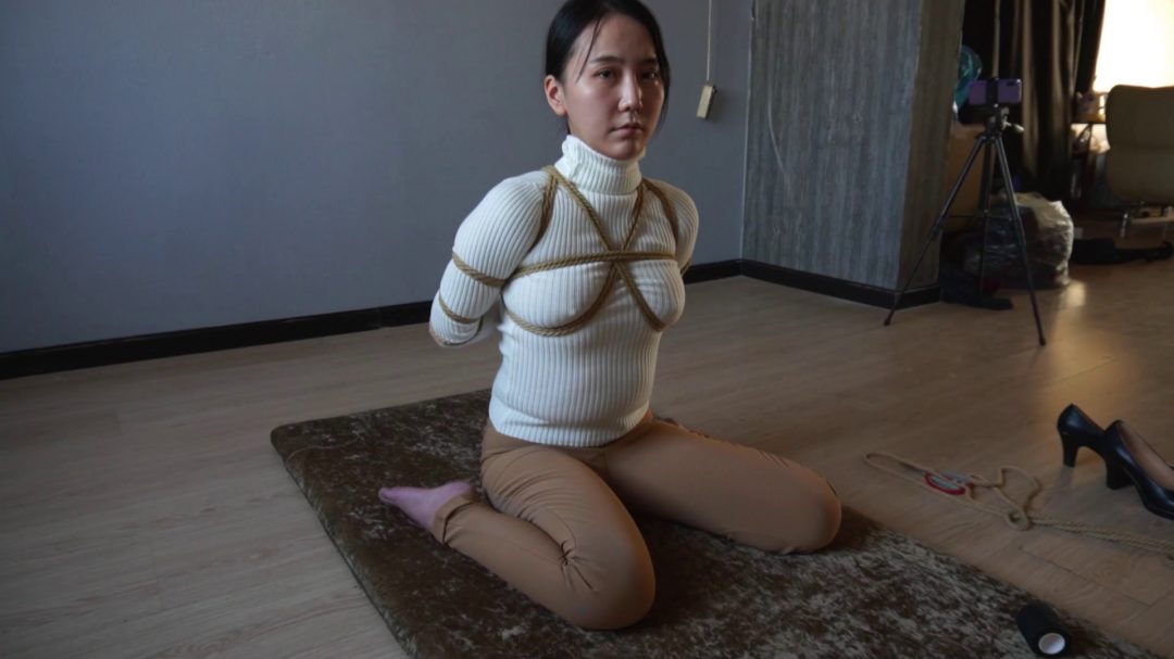 反扭捆绑文静妹子-7