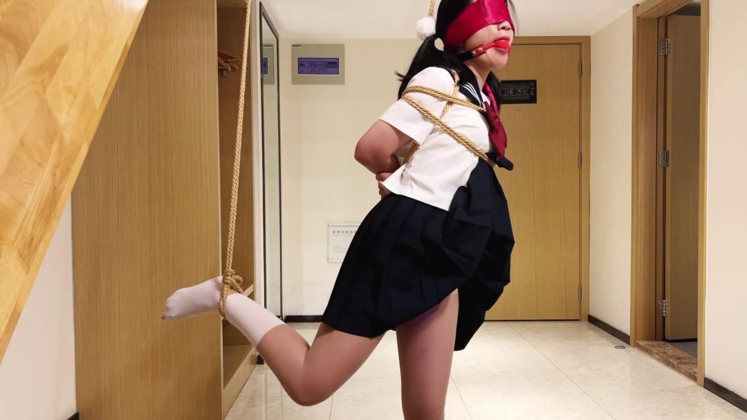 【臭脚妹妹】【白丝】【吊缚】【放置】【口球】【挣扎】-6