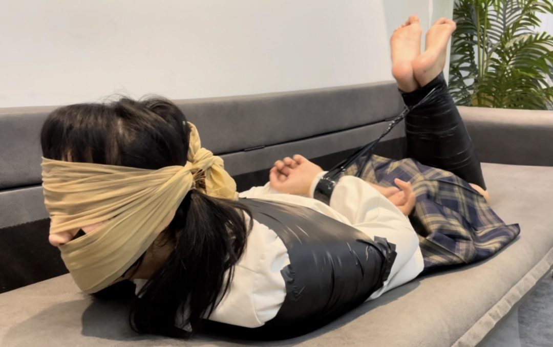 【七七】胶带封嘴+驷马+丝袜蒙脸蒙嘴，七七的收官之作，以后不拍绳艺喽-7