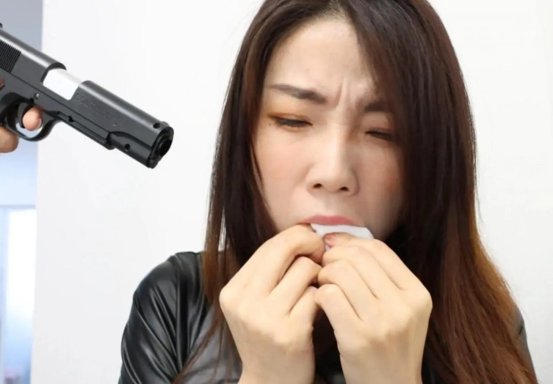 king定拍《杀手对杀手》气质御姐美女杀手 刺杀目标却被反制 紧身皮衣黑丝美女杀手被密集捆绑 did危险不要错过了 高高在上的御姐被肆意玩弄-1