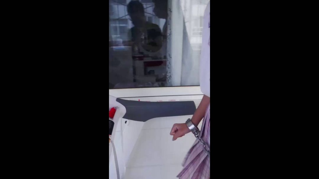 定拍虐足跑步机，捆绑单腿吊，脚踩绿豆折磨-3