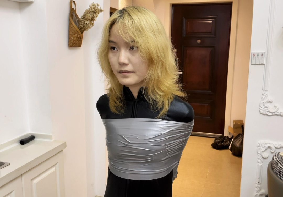 【小星】银色胶带的驷马，用了新的口球，为了避免口水横流，胶带贴地严严实实-3