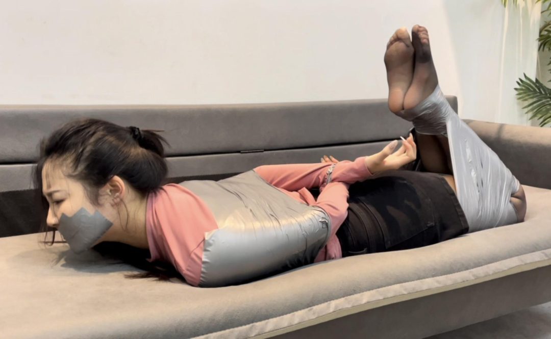 小橙的挣扎我一直很满意，再加上出众的气质，很好的身材，多角度运镜，带来最真实的挣扎感-6